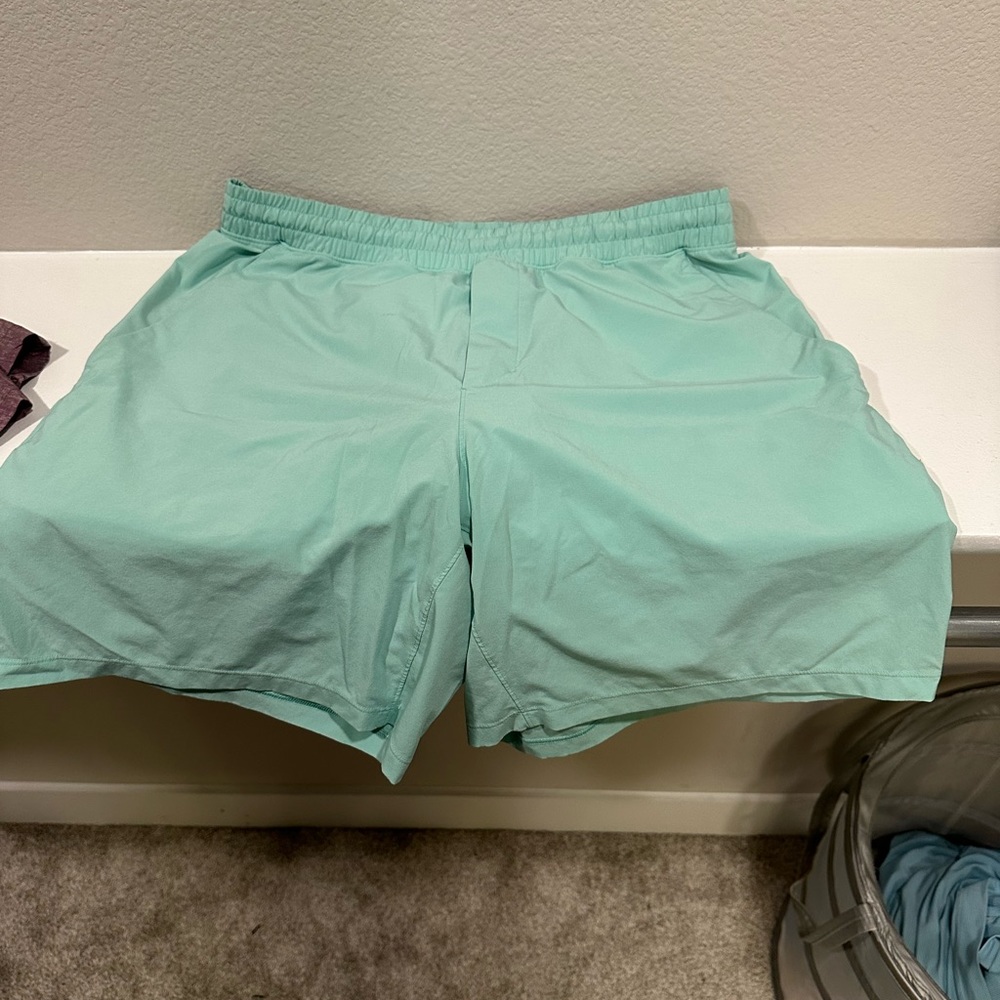 Men’s Lululemon running shorts with liner